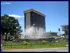 Plaza Municipal - Ministerio de Finanzas Públicas  and fountain